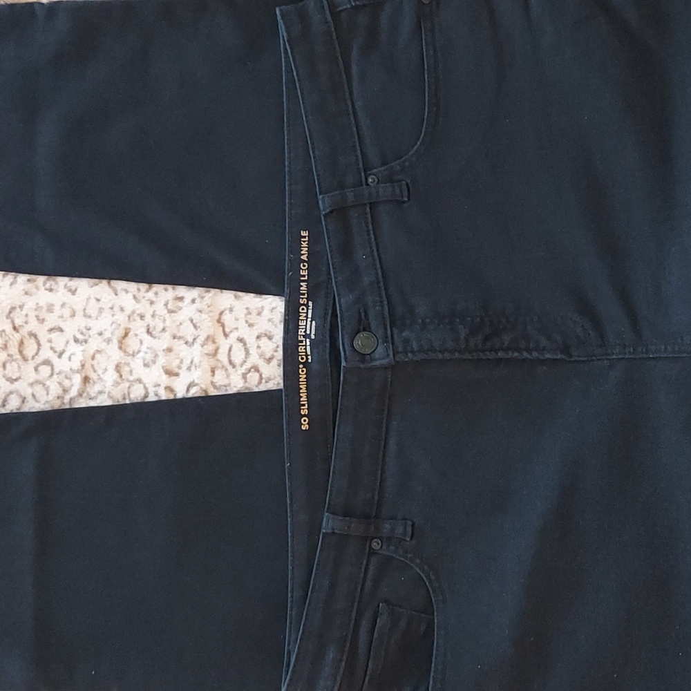CHICO'S GIRLFRIEND SLIM LEG ANKLE JEANS IN DARK RINSE - Picture 3 of 9